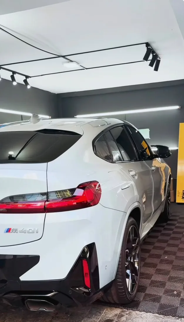 BMW X4 branca após estética automotiva na Eletric Renacar